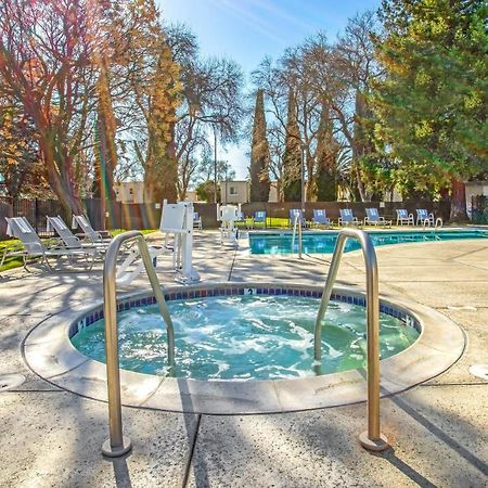 Lions Gate Hotel McClellan Luaran gambar